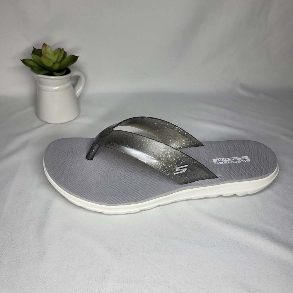 Skechers Gay And Silver Color Knit Casual Sandal-Style Sneaker Size 9 - Picture 2 of 4
